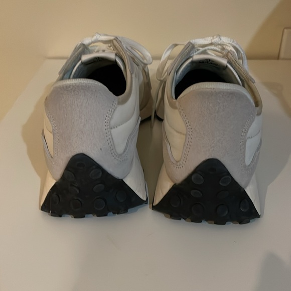 New Balance 327 - Picture 2 of 5